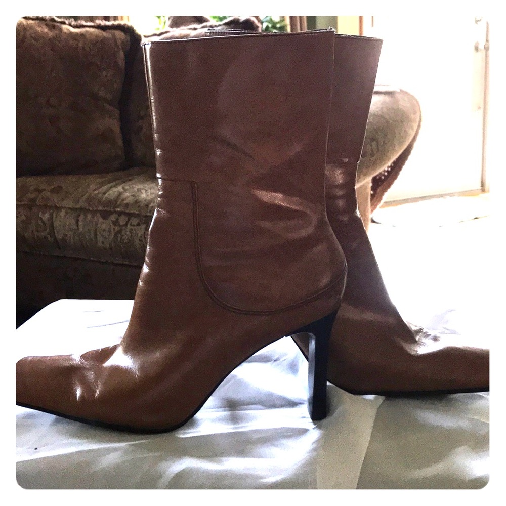 Above ankle leather boots